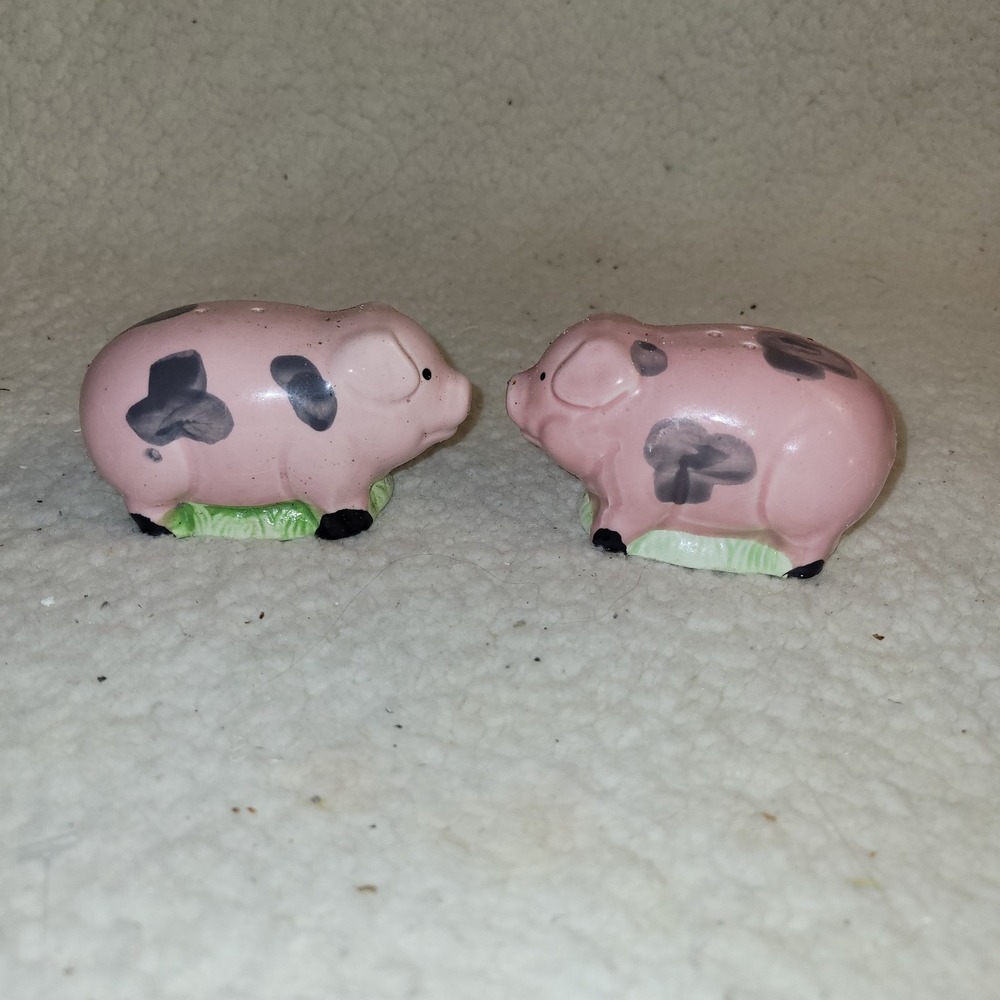Salt &‎ Pepper Shakers Classic Pink Farm Pigs
